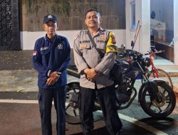 Bhabinkamtibmas Pegangsaan Sambangi Satkamling Jalan Mendut, Tegaskan Patroli Malam Cegah Kejahatan