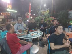 Bhabinkamtibmas Petojo Selatan Sambangi Warga, Ajak Bersama Jaga Kampung