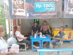 Ngobrol Santai di Pangkalan Ojol, Bhabinkamtibmas Ajak Warga Peduli Kamtibmas Jaga Jakarta Aman