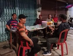 Obrolan Bhabinkamtibmas Kelurahan Pasar Baru Dengan Warga Bahas Kamtibmas Terkini