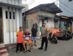 Sambang Warga Galur, Bhabinkamtibmas Ajak Masyarakat Dukung “Jaga Jakarta Aman”