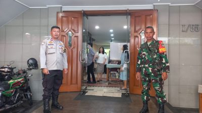 Bhabinkamtibmas dan Babinsa Tanah Abang, Berikan Rasa Aman Kepada Jemaat Melaksanakan Ibadah di Gereja GPDI Jemaat Shoshinnim