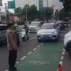 Pelayanan Prima Polri, Kapolsubsektor Cut Mutia Bantu Siswa SMA Kanisius di Pagi Hari
