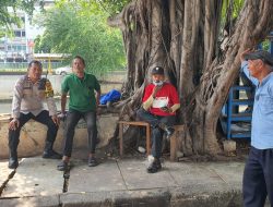 Konsultasi Dan Imbauan Polri Dan Warga di Pasar Baru