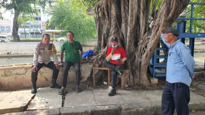 Konsultasi Dan Imbauan Polri Dan Warga di Pasar Baru