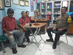 Dekat dengan Warga, Polisi Sambang Poskamling RW 03 Galur Wujudkan Jaga Jakarta Aman