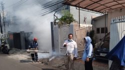 Polisi Bersama Warga Monitor Fogging DBD di Galur, Sinergi Kesehatan dan Keamanan Demi Jaga Jakarta Aman