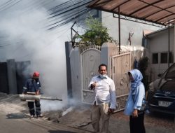 Polisi Bersama Warga Monitor Fogging DBD di Galur, Sinergi Kesehatan dan Keamanan Demi Jaga Jakarta Aman