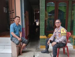 Dekatkan Diri dengan Warga, Bhabinkamtibmas Kampung Rawa Lakukan Sambang ke Ketua RW 08
