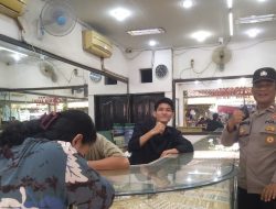 Kapolsubsektor Sambangi Toko Emas di Galur, Imbau Karyawan Waspada demi Jaga Jakarta Aman