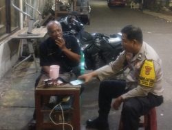 Polisi dan Warga RT 012/06 Bersinergi Lewat Poskamling, Wujudkan Jaga Jakarta Aman