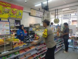 Bhabinkamtibmas Sambang Indomaret di RW 07 Galur, Ajak Karyawan Jaga Kamtibmas