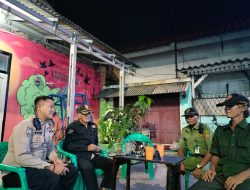 Antisipasi Tawuran, Piket Binmas Polsek Kemayoran Ajak Awak Siskamling Perketat Pengawasan Malam