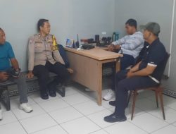 Wujudkan Situasi Kondusif, Bhabinkamtibmas Kebon Melati Sambangi Security Gedung UOB