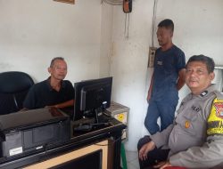 Bhabinkamtibmas Kebon Kelapa Sambangi Staf RW 04 di Jalan Pintu Air II