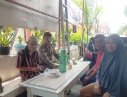 Sambang Warga RW 02, Bhabinkamtibmas Galur Ajak Masyarakat Jaga Jakarta Aman