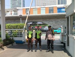 Patroli Dialogis Bhabinkamtibmas Gondangdia Imbau Security Wisma Nusantara Tingkatkan Pengawasan