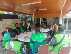Kapolsek Metro Gambir Gelar Silaturahmi dengan Komunitas Ojol dalam Program Jaga Jakarta
