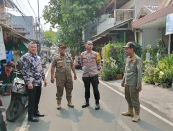Bhabinkamtibmas Kampung Rawa Gelar Patroli Door to Door di RW05, Wujudkan Jaga Jakarta Aman