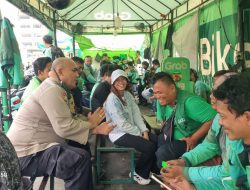 Polsek Metro Tanah Abang Sambangi Komunitas Ojol di Stasiun KA Tanah Abang Sampaikan Pesan Kamtibmas
