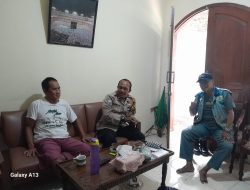 Bhabinkamtibmas Gambir Sambang Warga dan Jenguk Tokoh Masyarakat Sakit
