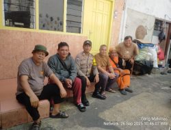 Dekatkan Polisi dengan Warga, Bhabinkamtibmas Kelurahan Galur Hadiri Takziah di RW 06