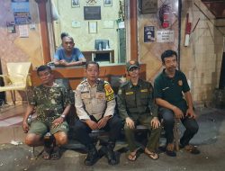 Jaga Keamanan Jaga Jakarta Jelang Dini Hari, Di Pos Satkamling Pasar Baru