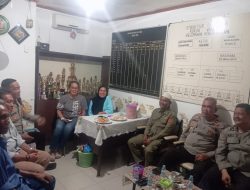 Warga RW 03 Kebon Kelapa dan Polsek Metro Gambir Lakukan Persiapan Pengecekan Pos Satkamling