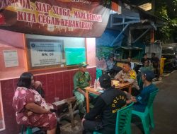 Bhabinkamtibmas Duri Pulo Bersama Pokdarkamtibmas Gelar Patroli dan Sambang Satkamling RW 09