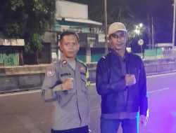 Bhabinkamtibmas Petojo Utara Gelar Patroli Bersama Warga RW 03