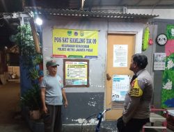 Bhabinkamtibmas Sambangi Satkamling, Dorong Warga Lebih Waspada di Malam Hari