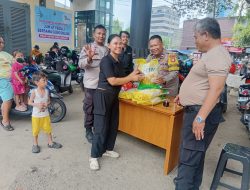 Polsek Metro Gambir Jual Beras Murah BULOG, Warga Antusias Sambut Gerakan Pangan Murah Polri