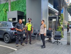 Bhabinkamtibmas Karet Tengsin Patroli Dialogis Dan Sambangi Showroom BYD, Sampaikan Imbauan Kamtibmas