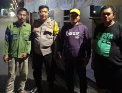 Perkuat Deteksi Dini, Bhabinkamtibmas Tanah Tinggi Sambangi Pos Kamling RW 02 Malam Hari