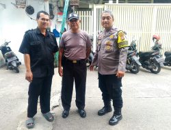Bersama warga Mangga Dua Selatan , polisi kuat. Bersama polisi, Jakarta aman