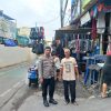 Bhabinkamtibmas Kebon Kacang Sambangi Warga RW 06, Imbau Warga Jaga Kamtibmas