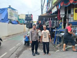 Bhabinkamtibmas Kebon Kacang Sambangi Warga RW 06, Imbau Warga Jaga Kamtibmas