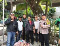 Bhabinkamtibmas Temui Pengemudi Ojol di Jalan Probolinggo, Ajak Tertib Berlalu Lintas dan Bijak Lawan Hoaks