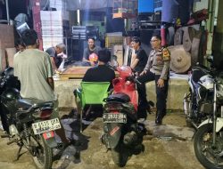 Bhabinkamtibmas Karet Tengsin Sambang Petugas Satkamling dan Warga Rusun Karet Tingkatkan Kewaspadaan