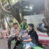 Cegah Kriminalitas, Polisi Sambangi Ketua RT 06/05 Sampaikan Imbauan Kamtibmas