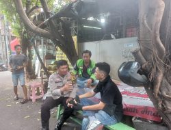 Cegah Kriminalitas, Polisi Sambangi Ketua RT 06/05 Sampaikan Imbauan Kamtibmas