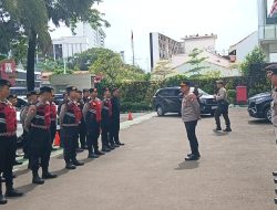 Polsek Metro Menteng Gelar Apel Pengamanan Antisipasi Unras di Kantor Badan Gizi Nasional