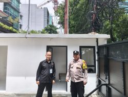 Bhabinkamtibmas Gondangdia Patroli Dialogis di Gedung Baru Bawaslu, Ingatkan Pengamanan Maksimal
