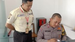 Bhabinkamtibmas Menteng Intensifkan Patroli di Jalan Blora, Ajak Security Perkuat Pengawasan Lingkungan