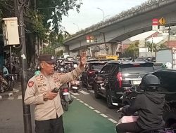 Kapolsubsektor Tanah Tinggi Lakukan Gatur Lalin, Antisipasi 3C dan Kemacetan di Johar Baru