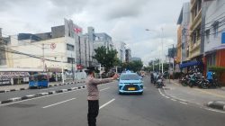 Polisi Laksanakan Ploting Lalin di Pertigaan Jalan Biak, Arus Sore Hari Terpantau Lancar