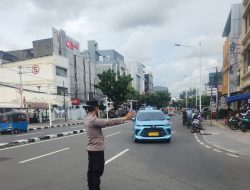 Polisi Laksanakan Ploting Lalin di Pertigaan Jalan Biak, Arus Sore Hari Terpantau Lancar