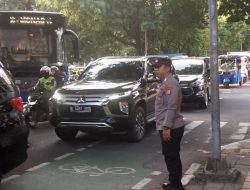 Antisipasi 3C dan Arus Lalu Lintas, Polisi Gelar Ploting di TL Holland Bakery Cideng Timur