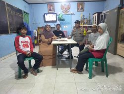 Sambangi Pos Kampling RW 05, Bhabinkamtibmas Galur Ajak Warga Jaga Keamanan Lingkungan