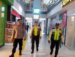 Anggota Polsek Gambir Laksanakan Sambang dan Patroli Dialogis di Stasiun Besar Gambir